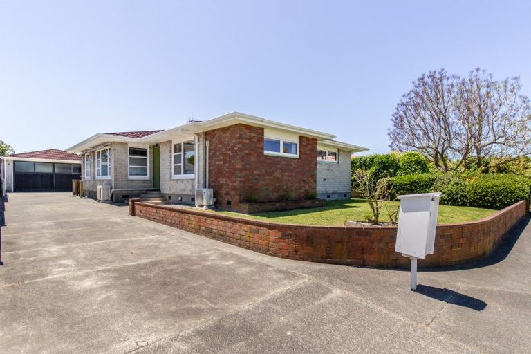 Photo of property in 15 Wyatt Avenue, Onekawa, Napier, 4110