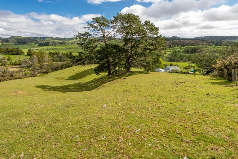 Photo of property in 237 Awa Road, Kumeu, 0891