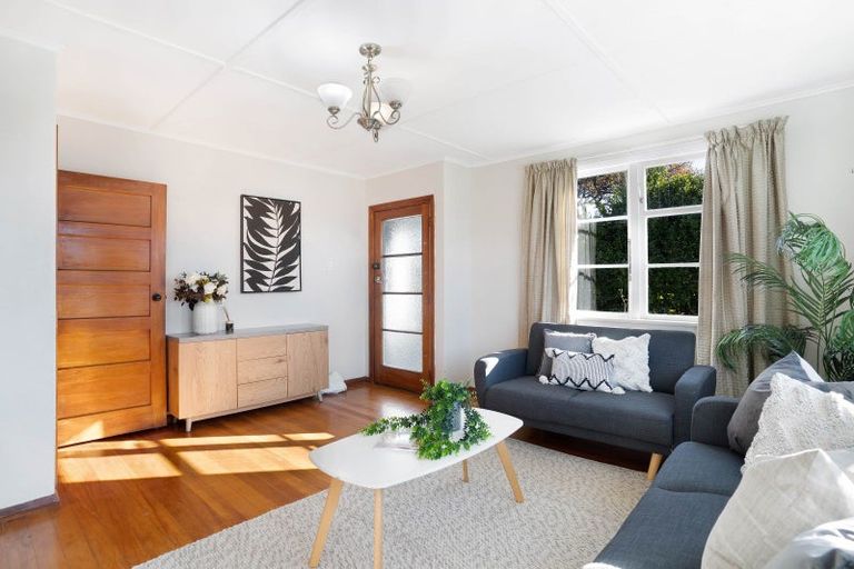 Photo of property in 30 Broadway Street, Martinborough, 5711