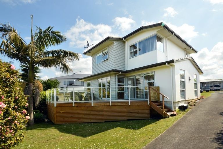 Photo of property in 114a Tiroroa Avenue, Te Atatu South, Auckland, 0610