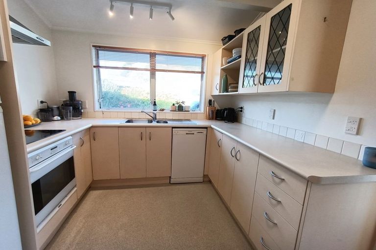 Photo of property in 73 Marine Parade, Seatoun, Wellington, 6022