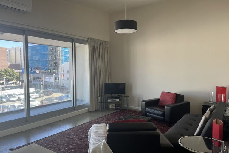 Photo of property in 2/25 Home Street, Mount Victoria, Wellington, 6011