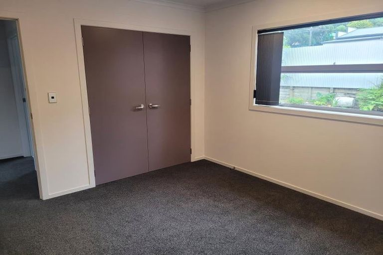 Photo of property in 32 Pioneer Road, Moturoa, New Plymouth, 4310