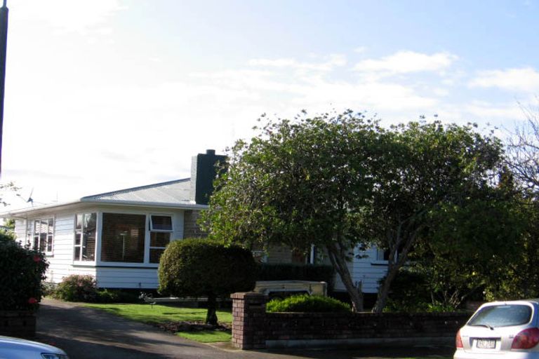 Photo of property in 16 Belgrave Place, Awapuni, Palmerston North, 4412