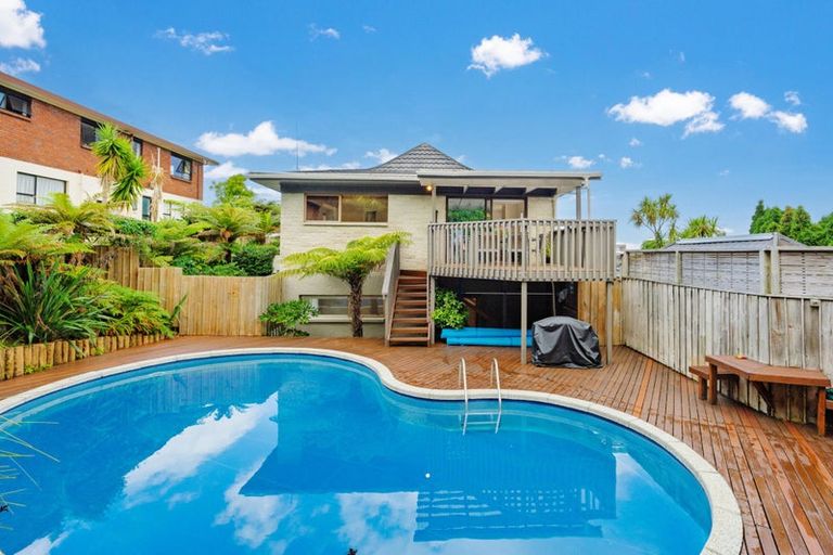 Photo of property in 23 King Richard Place, Browns Bay, Auckland, 0630