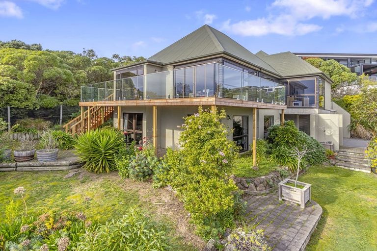 Photo of property in 20 Inverness Lane, Redcliffs, Christchurch, 8081