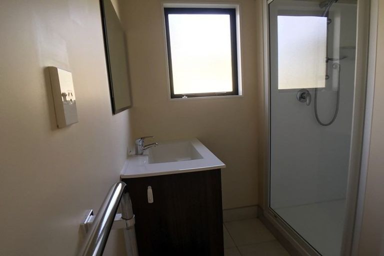 Photo of property in 32 Riverstone Road, Te Atatu Peninsula, Auckland, 0610