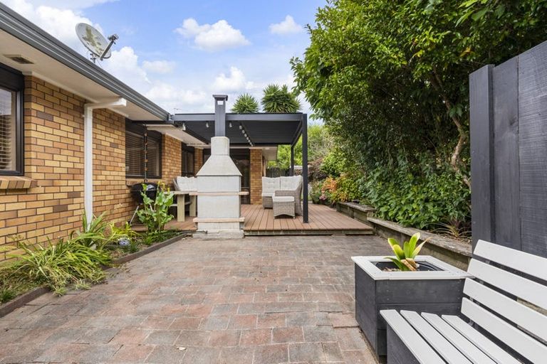 Photo of property in 2/9 Perendale Close, Somerville, Auckland, 2014