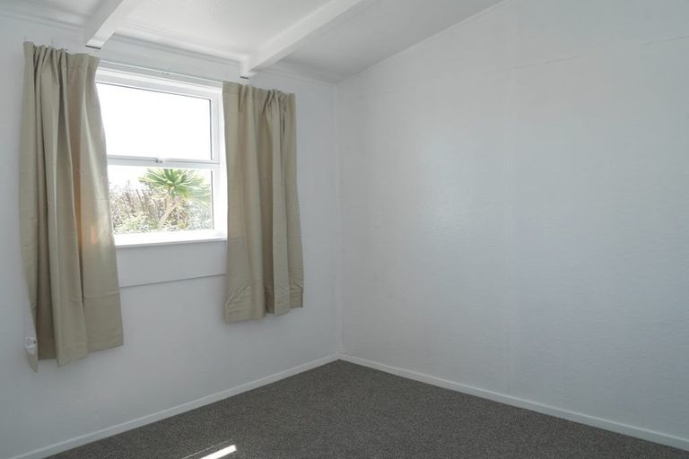 Photo of property in 25 Hemara Street, Waikanae Beach, Waikanae, 5036