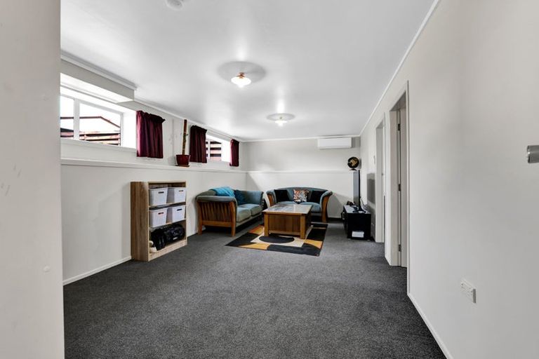 Photo of property in 5 Handley Place, Glen Avon, New Plymouth, 4312