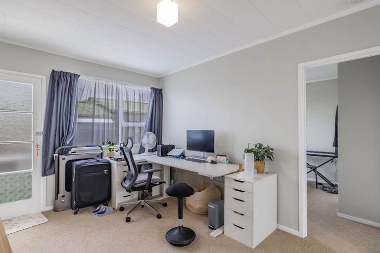 Photo of property in 21 Kamara Road, Glen Eden, Auckland, 0602