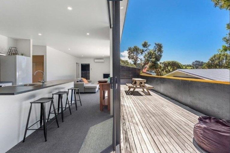 Photo of property in 21 Cumberland Street, Leigh, 0985