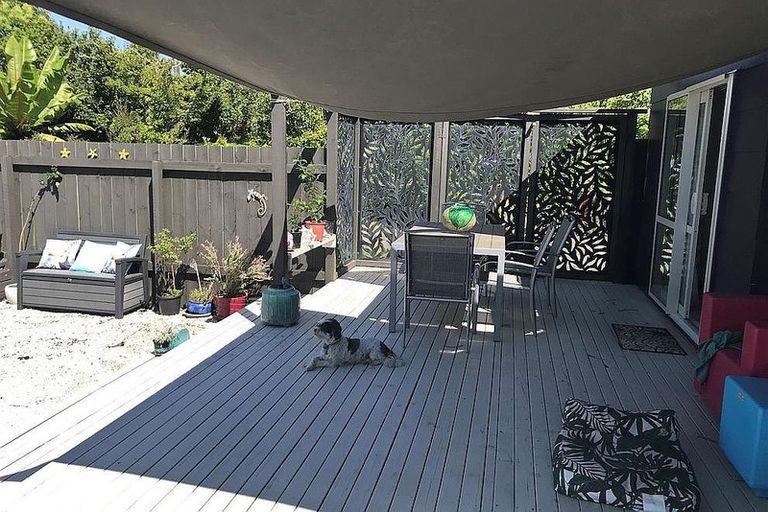 Photo of property in 28 Matakohe Road East, Matakohe, 0593