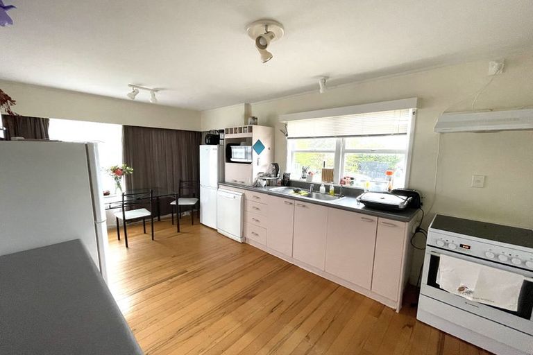 Photo of property in 42 Edgeworth Road, Glenfield, Auckland, 0629