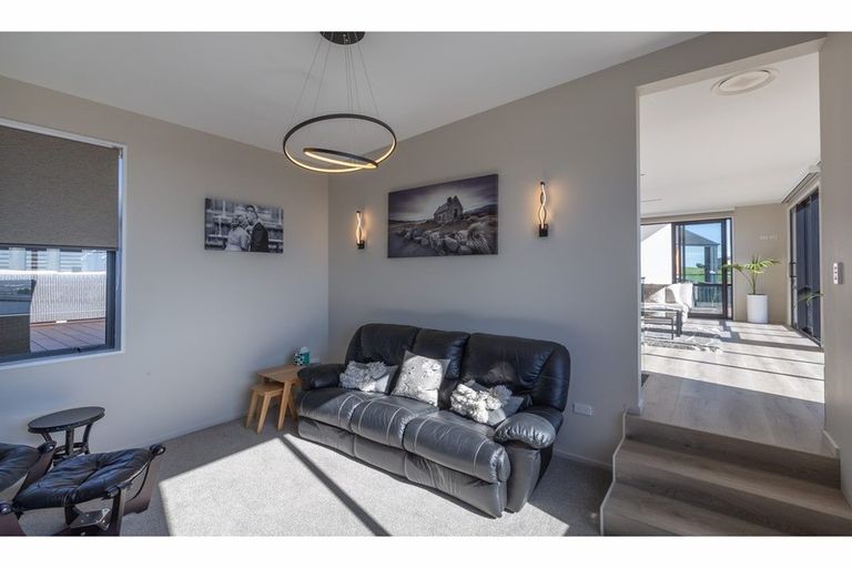 Photo of property in 8 Caldberg Close, Westmorland, Christchurch, 8025