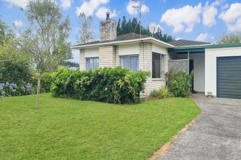 Photo of property in 24 Oaklea Avenue, Marton, 4710