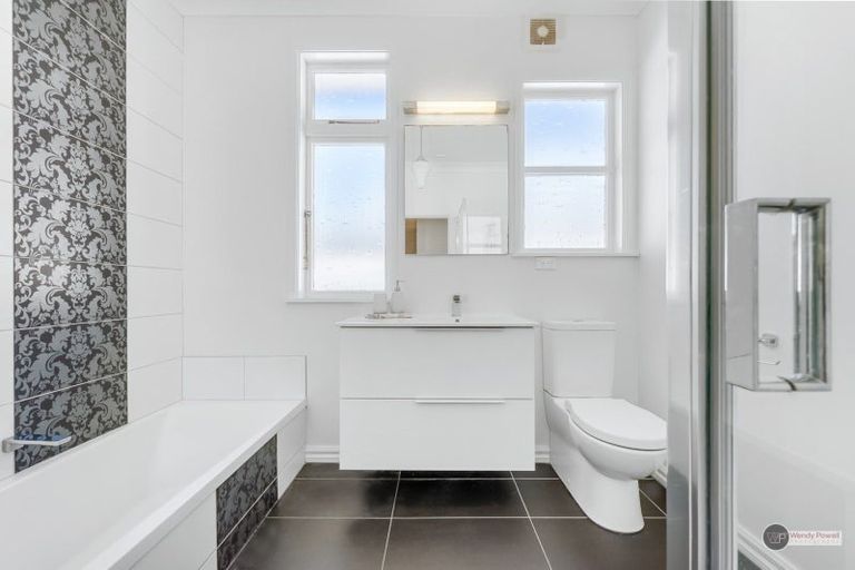 Photo of property in 10 Birdwood Road, Waterloo, Lower Hutt, 5011