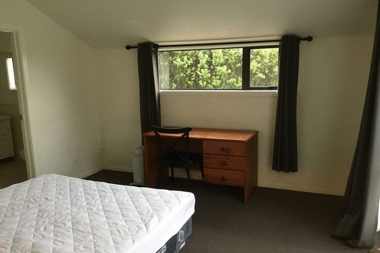 Photo of property in 8c Schnapper Rock Road, Schnapper Rock, Auckland, 0632