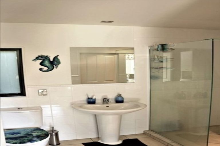 Photo of property in 1/7 The Avenue, Albany, Auckland, 0632