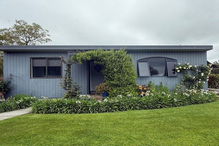 Photo of property in 154 Ohinepanea Road, Pukehina, Te Puke, 3186