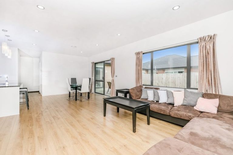 Photo of property in 5 Twin Parks Rise, Papakura, 2110