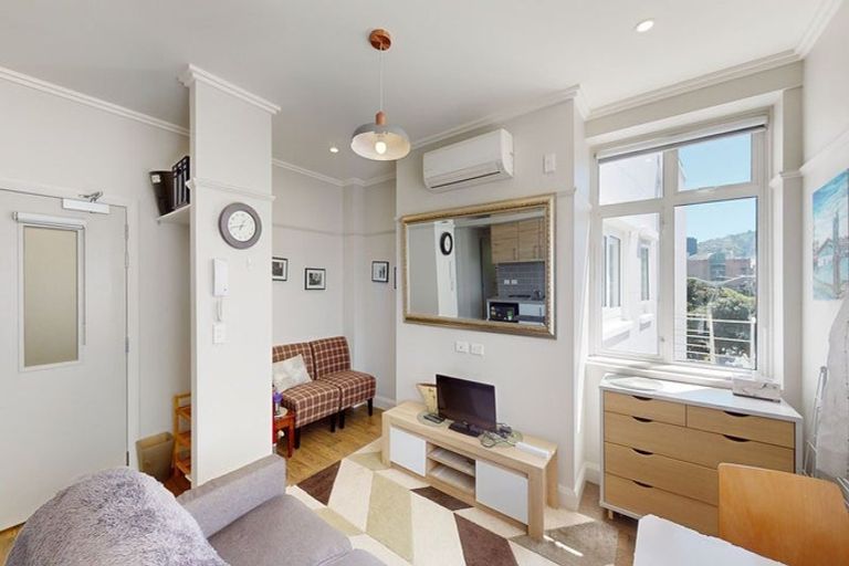 Photo of property in Fountain Court, 2/48 Oriental Parade, Oriental Bay, Wellington, 6011