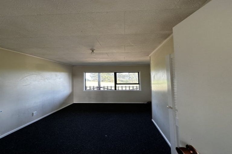 Photo of property in 18 Kopara Place, Clendon Park, Auckland, 2103