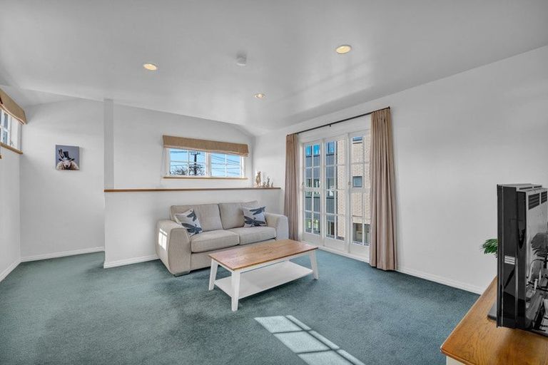 Photo of property in 66 Yeovil Road, Te Atatu Peninsula, Auckland, 0610