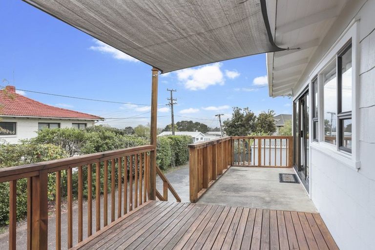 Photo of property in 208 Royal Road, Massey, Auckland, 0614