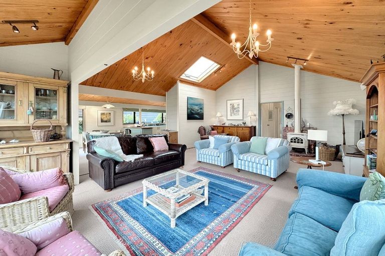 Photo of property in 123 Marine Parade, Eastbourne, Lower Hutt, 5013