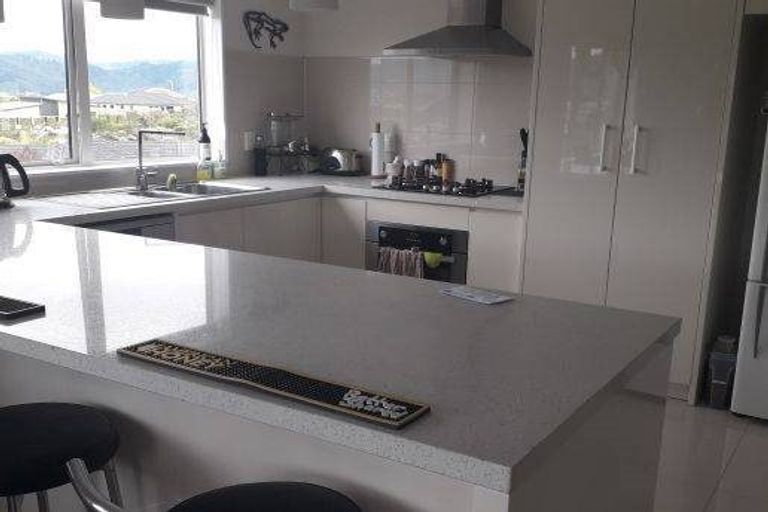 Photo of property in 28 Cosgrove Rise, Riverstone Terraces, Upper Hutt, 5018