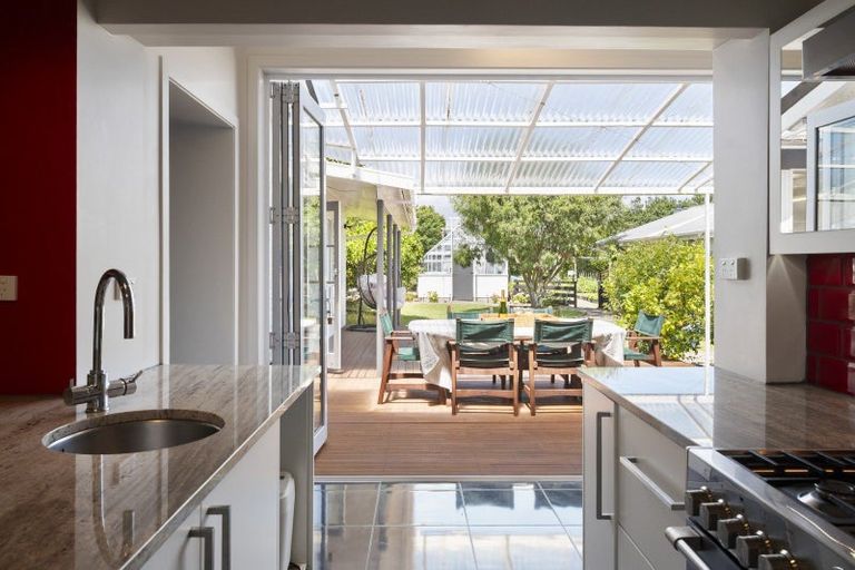 Photo of property in 24 Limbrick Street, Terrace End, Palmerston North, 4410