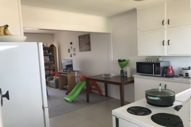 Photo of property in 3/178 Chivalry Road, Glenfield, Auckland, 0629