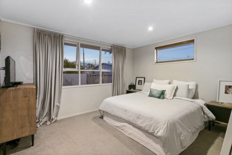 Photo of property in 30 Wallace Road, Mangere Bridge, Auckland, 2022