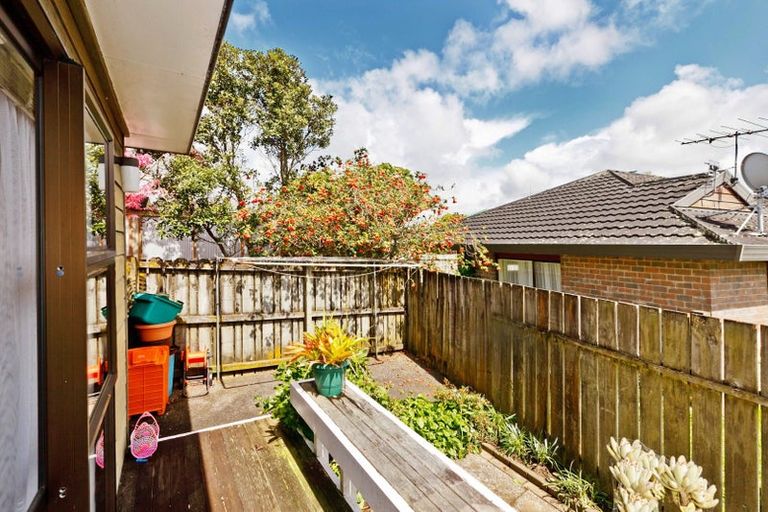 Photo of property in 1/31 Glucina Avenue, West Harbour, Auckland, 0618