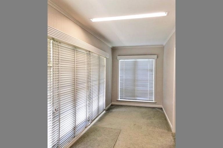 Photo of property in 60 Brandon Road, Glen Eden, Auckland, 0602