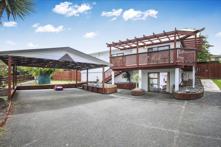 Photo of property in 24 Pahi Place, West Harbour, Auckland, 0618