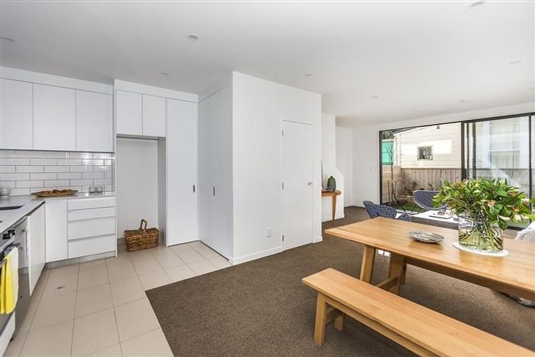 Photo of property in 5/74 Derwent Street, Island Bay, Wellington, 6023