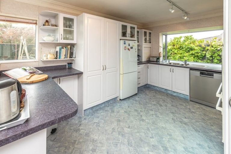 Photo of property in 28 Kakaho Drive, Tawhero, Whanganui, 4501