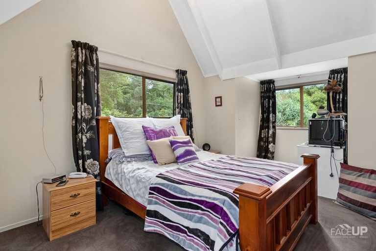 Photo of property in 242 Forest Hill Road, Waiatarua, Auckland, 0612