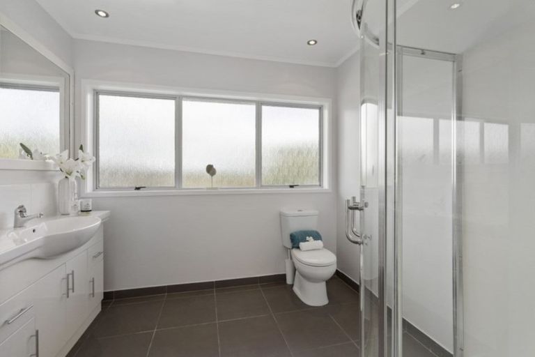 Photo of property in 12 Stanmore Bay Road, Stanmore Bay, Whangaparaoa, 0932