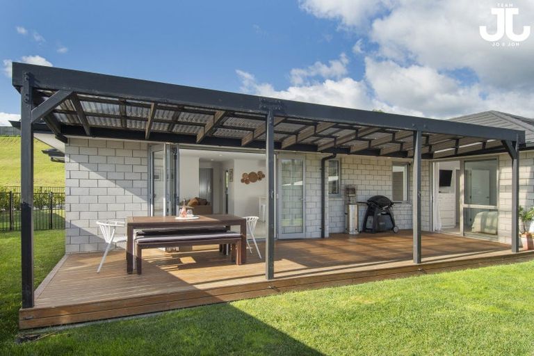 Photo of property in 56 Whakaturou Crescent, Pyes Pa, Tauranga, 3112