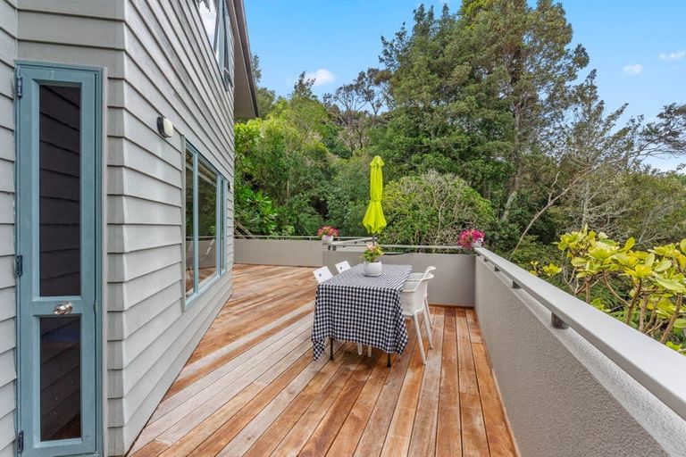 Photo of property in 140 Chelsea View Drive, Chatswood, Auckland, 0626