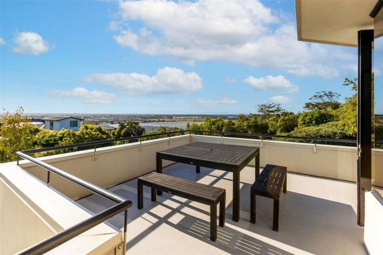 Photo of property in 9a Janice Place, Mount Pleasant, Christchurch, 8081