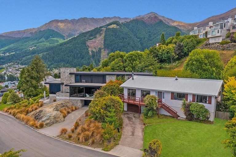 Photo of property in 12 Wakatipu Heights, Queenstown, 9300