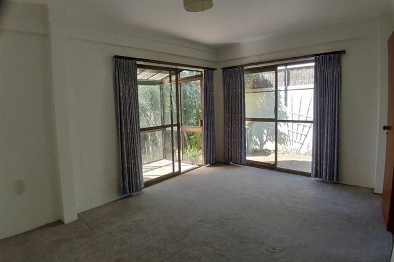 Photo of property in 1/37 Rangitoto Terrace, Milford, Auckland, 0620