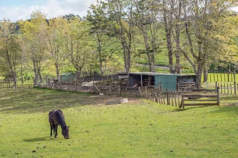 Photo of property in 237 Awa Road, Kumeu, 0891