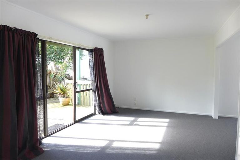 Photo of property in 25 Miriam Corban Heights, Henderson, Auckland, 0612