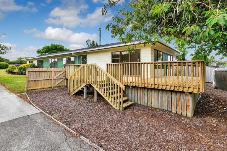 Photo of property in 12 Cemetery Road, Waiuku, 2123