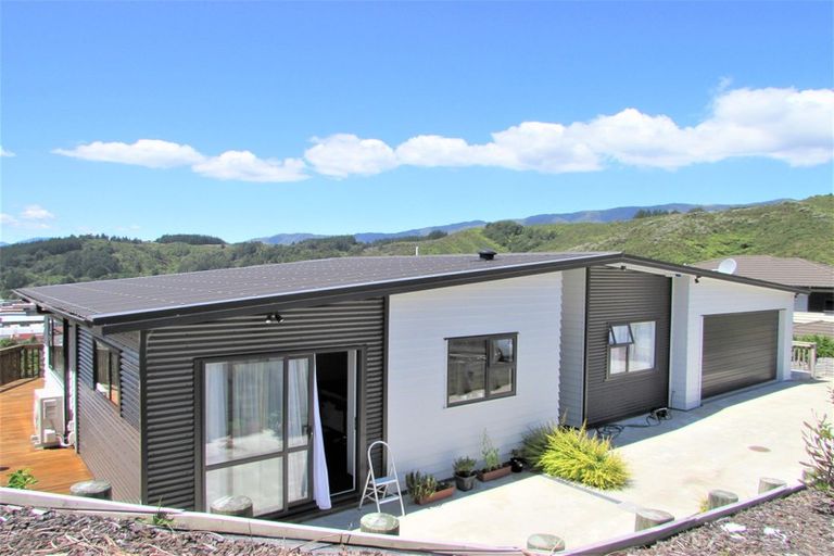 Photo of property in 23 King Charles Drive, Kingsley Heights, Upper Hutt, 5018
